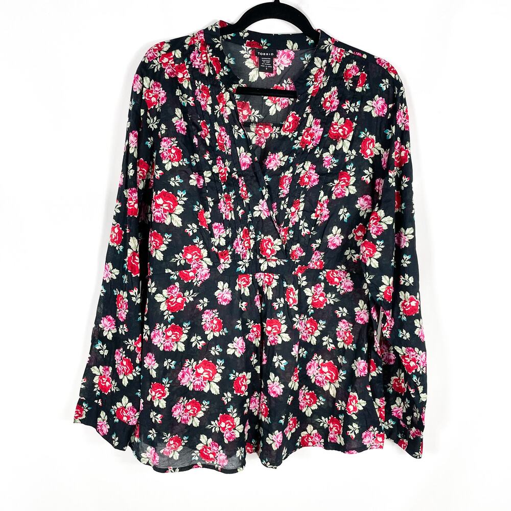 Torrid Top Black Red Floral Print Pleated V-Neck Long Sleeve Sz 3X Cotton Womens